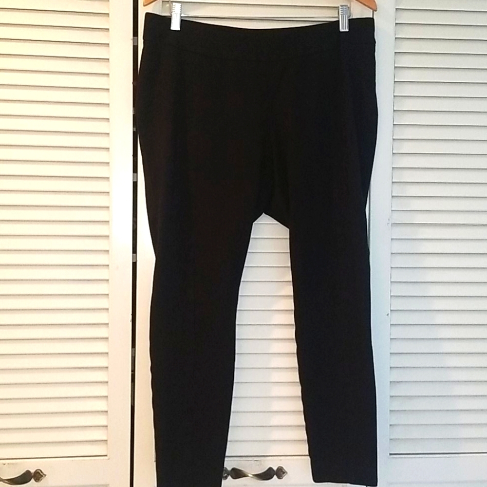 Black pants that stretch like a legging.